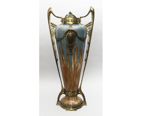 Große Jugendstil-Vase. Keramik (mit Gips gefüllt). Gestreckter, eiförmiger Korpus mit eingezogenem Hals, Laufglasur in Blau u