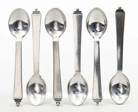 Sechs Mokkalöffel "Pyramide", Georg Jensen. 925/000 Sterlingsilber bzw. zweimal 830/000 Silber, 93 g. L. Gebrauchsspuren und 
