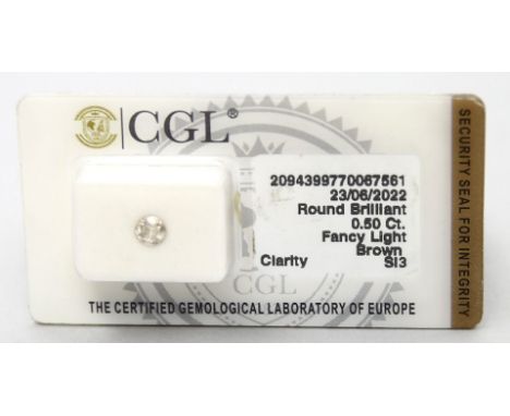 Cognacfarbener Brillant, 0,5 ct. Fancy Light Brown/si3. Eingeschweißt und mit CGL-Gutachten vom 23.06.2022.