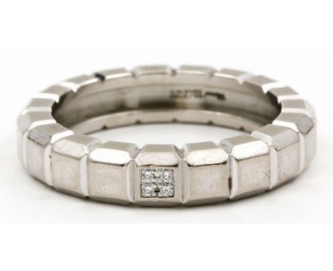 Damenring "Ice Cube", Chopard. 750/000 WG, brutto 7,6 g. Reif umlaufend in Würfelform reliefiert, schauseitig besetzt mit vie