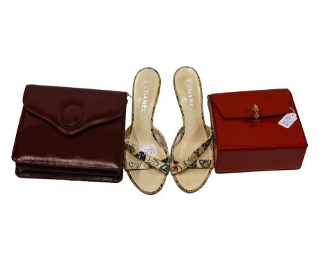 Le Must de Cartier Burgundy Leather Shoulder Bag, with gilt metal hardware, oval impressed motif to the front flap, attached 
