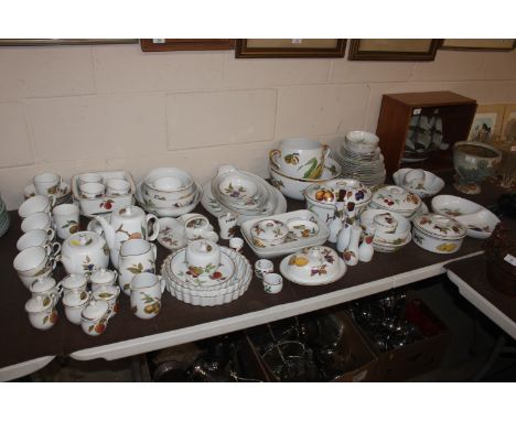 A large quantity of Royal Worcester Evesham oven to table ware tea and dinnerware