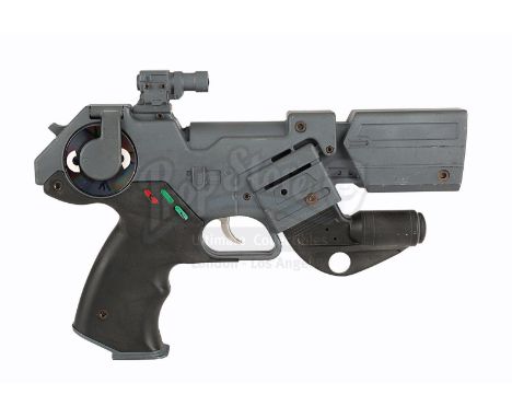 Hannibal King's (Ryan Reynolds) special effects pistol from David S. Goyer's action-thriller sequel Blade: Trinity. King wiel