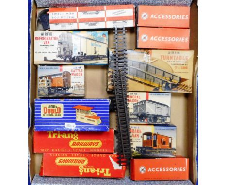 Model railway. Box of various boxed items including Hornby Dublo D1 signal cabin, Playcraft etc.
