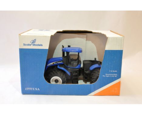 Scale Models 1/32 scale New Holland TJ450 Articulated Tractor. Near Mint in Box. 