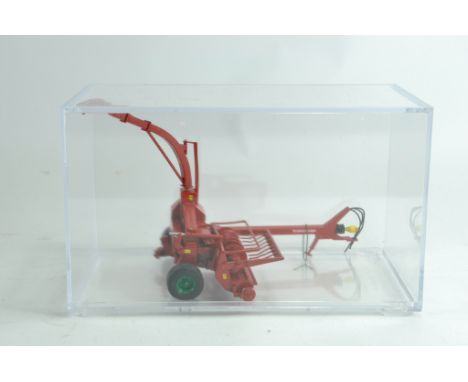 Modelfarmer.co.uk 1/32 scale Taarup 10x Trailed Silage Harvester. Hand Built. Limited. Mint. 