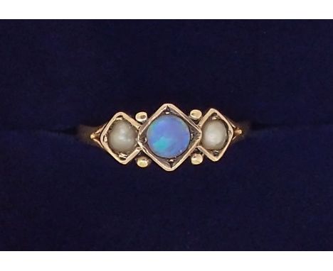 A Victorian 9 carat gold ring set moonstone flanked by two pearls, size K, 1.7g 