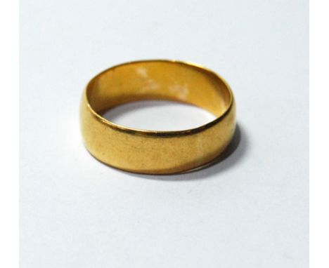 22ct gold band ring. Condition Report 5.9g.  Size P