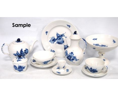 Royal Copenhagen 106-piece dinner service with floral decoration and basket-weave borders, pat. 4308. Condition Report 6 egg 