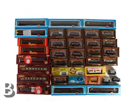 Large quantity of 00 Gauge Scale Models and Rolling Stock, including: steam locomotives, diesel locomotives, carriages, wagon