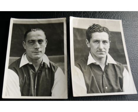 CIRCA 1930'S ORIGINAL ARSENAL PRESS PHOTO'S X 2
6 x 4 Inch press photo's with stamp on rear
Arsenal's Copping and Bowden&nbsp