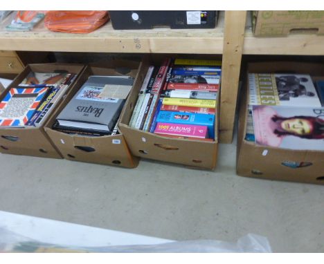 Large collection of music books including autobiographical and reference featuring Bob Dylan, The Beatles, Soft Machine, King