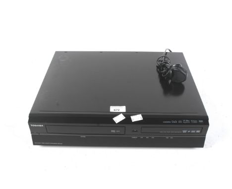 Toshiba HDD & DVD / VHS recorder, RDXV60. L43cm x D35cm x H10cm