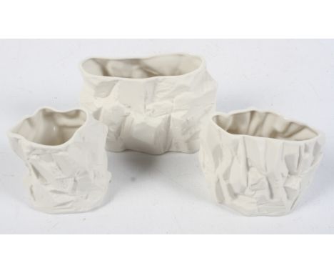 Three Hornsea 'Iceberg' vases designed by Ben Thomas. Max. H7.5cm Condition Report: Appear in a fair condition, light surface