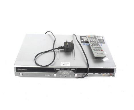 Pioneer DVD/HDD recorder DVR-433H. With remote.