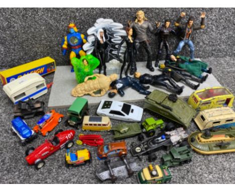 Tray containing miscellaneous diecast vehicles including makers Corgi, Dinky &amp; matchbox etc, together with vintage action