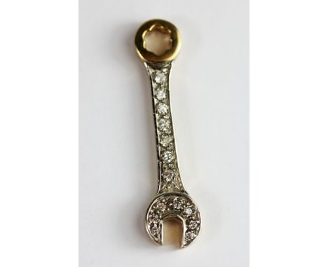 A 9ct yellow gold stone set spanner shaped pendant, L. 4cm.