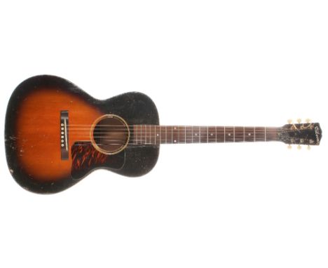 1930s Gibson L-00 acoustic guider, made in USA; Finish: sunburst, lacquer checking, three hairlines to back, various scrapes 