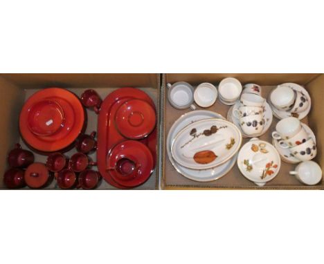 A Royal Worcester 'Wild Harvest' dinnerware together with Villeroy and Boch part dinnerware dinner service (2)