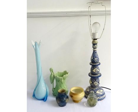 SELECTION OF DECORATIVE CERAMICS AND GLASSincluding an Imari charger with scalloped rim, a Moroccan style pottery table lamp,