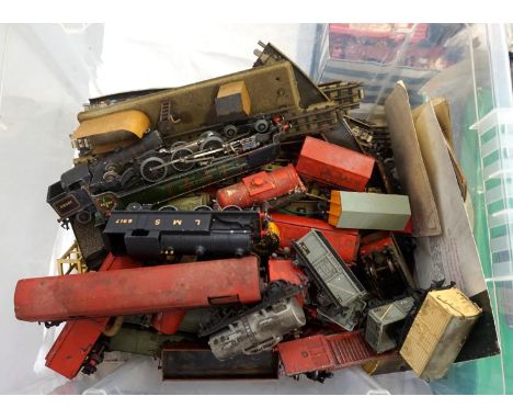 LARGE SELECTION OF HORNBY DUBLO AND OTHER RAILWAYANAincluding a boxed collection including controller, Sir Nigel Gresley engi