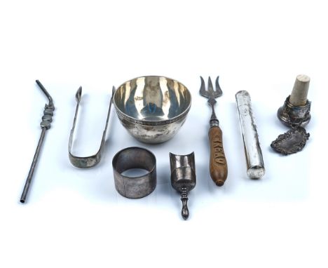 A GROUP OF SILVER AND SILVER MOUNTED WARES (9)Comprising; a circular bowl, a napkin ring, a bottle cork mount, a cigar tube, 