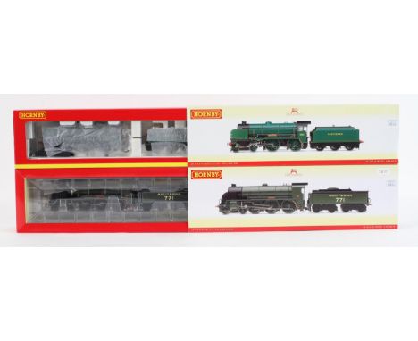 A Hornby '00' gauge SR Schools class Locomotive 'Wellington', R2745X, engine 902, DCC fitted, and SR class N15 'Sir Sagramore