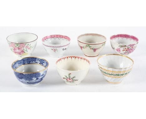 A collection of English tea bowls, mainly 18th century, porcelain and pearl ware, including Worcester and others, 8.5cm diame