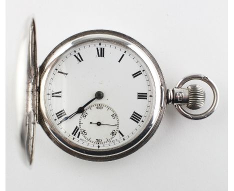 A half hunter pocket watch. Circular white dial with roman numerals. Manual wind movement (unsigned) 15 Jewels. Case referenc