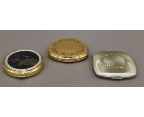 Three vintage compacts. The largest 7.5 cm wide.