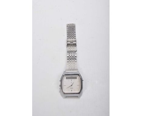 A vintage Casio quartz gentleman's bracelet watch The stainless steel watch with digital date aperture and silvered dial.