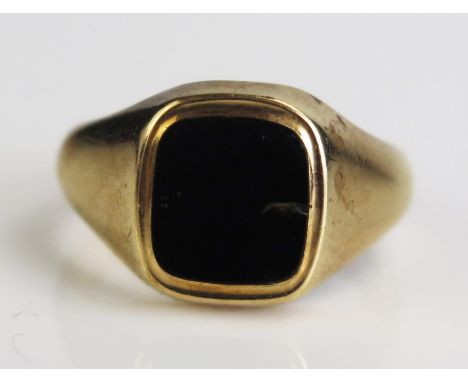 A 9ct Gold and Black Onyx Signet Ring, hallmarked, size S.25, c. 7.78g 