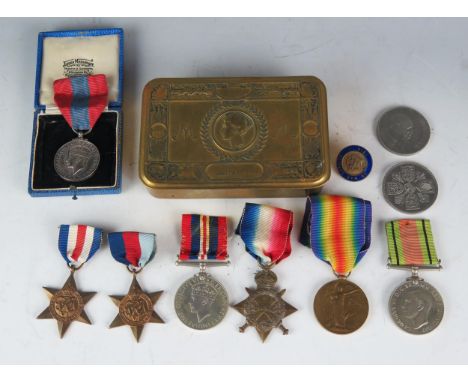 A World War One pair to R-7789. PTE. W. R. WESTALL. K. R. RIF.C. Victory Medal and 1914-15 Star, four World War Two medals in