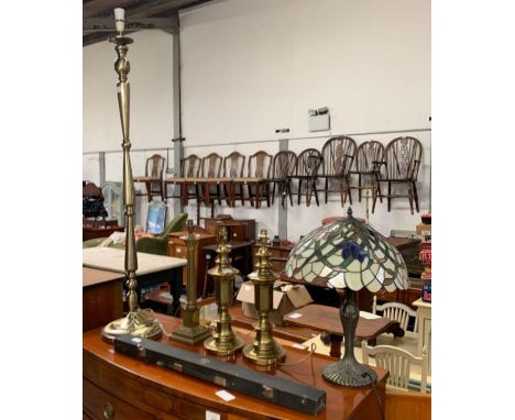 Standard lamp, 3 table lamps, lamp shades, tiffany style lamp, pool/snooker cue in case &amp; wicker linen basket