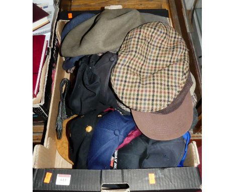 A collection of vintage hats, to include flat caps and baseball caps 