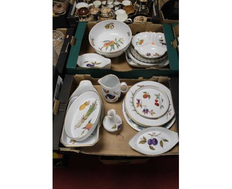 A collection of mainly Royal Worcester Evesham pattern dinnerwares