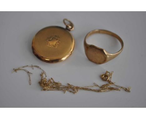 A gents 9ct gold signet ring, together with an American 10ct gold and engine turned locket, and a 9ct gold finelink necklace,