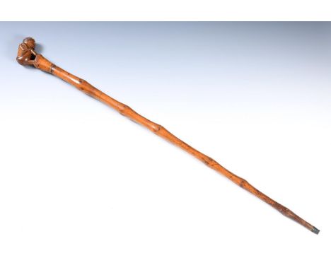 A 19th century folk art walking stick, with carved handle, in the form of crouching man, 91 cm 