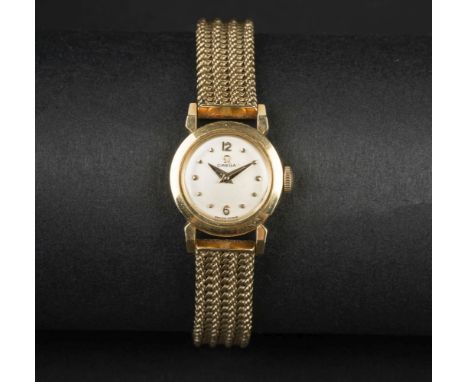 Omega. Vintage Damenuhr. 18 kt. GG gest., Handaufzug. Silbernes Zifferblatt m. vergoldeten Indizes u. arabischen Zahlen, bez.