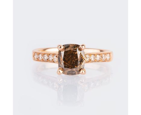 Fancy-Diamant-Ring. 14 kt. Roségold, gest. Der Fancy-Diam. im Kissenschliff 2,01 ct. Fancy Orange-Brown.si3 (6.25 - 7.28 mm) 
