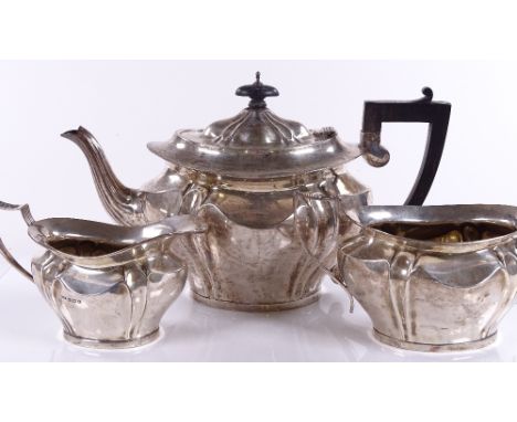 An Edwardian 3-piece Art Nouveau silver tea set, by Arthur &amp; John Zimmerman, Birmingham 1909, teapot height 17cm, 30oz to