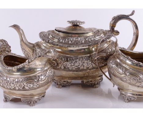 A George IV silver 3-piece tea set, with embossed floral decoration and ivory insulators, by George Hunter II, London 1820, t