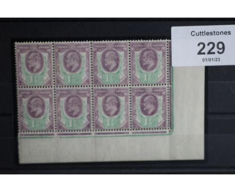 S.G. 223 1½ d PALE DULL PURPLE AND GREEN, on chalky paper, bottom corner marginal block of eight, UN/M