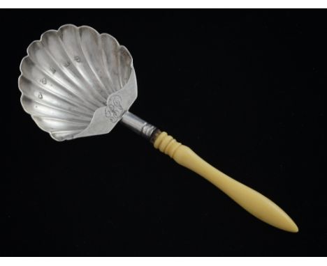 George IV fluted bowl silver caddy spoon with Ivory/bone handle, Birmingham 1825