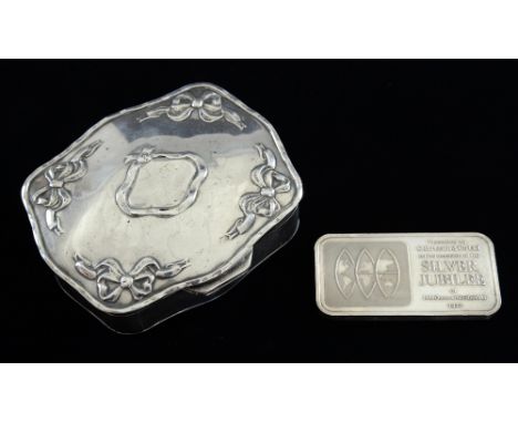 Edward VII silver trinket box with serpentine border and embossed bow decoration, with fitted interior, by R & W Sorley, Lond