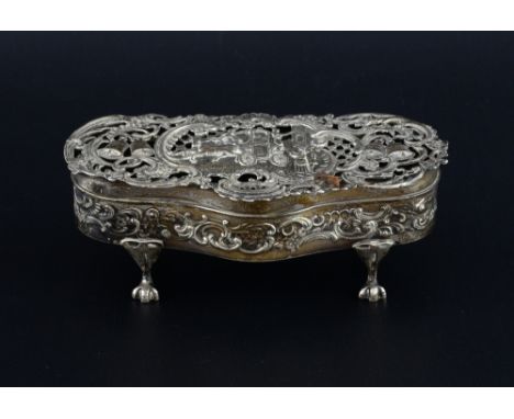 Edward VII silver trinket box with pierced decoration of a coaching scene, by William Comyns, London, 1905, for napkin rings 
