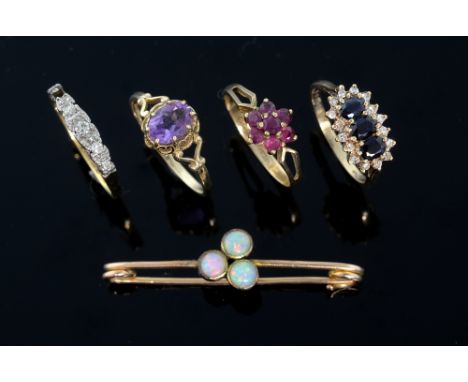 Four gem set gold rings and an Edwardian bar brooch   diamond ring 18ct, sapphire and diamond, ruby and amethyst dress rings,