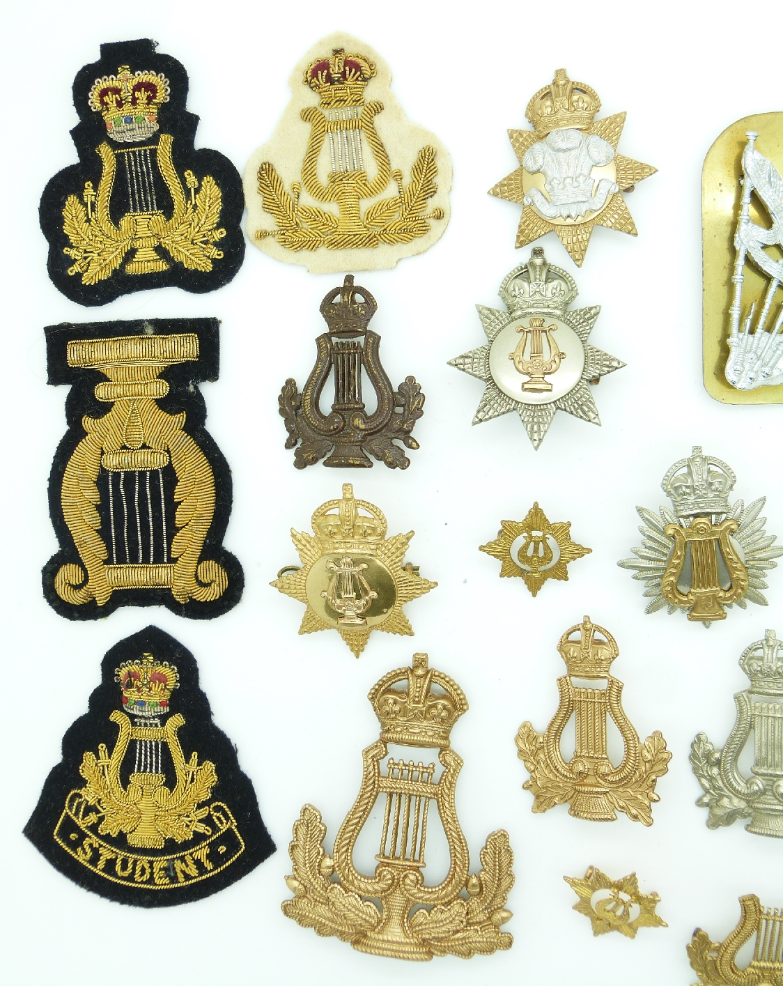 Small collection of British Army Musician/Bandsman metal and cloth badges