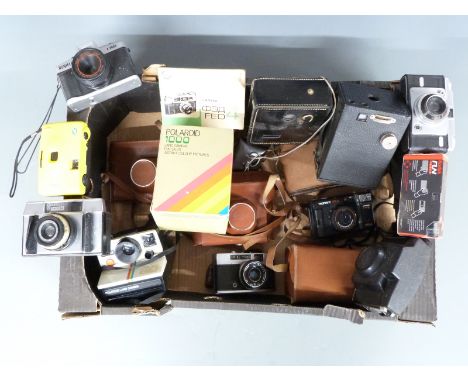 Quantity of collectable vintage cameras to include FED4, Finetta, Brownie folding camera, Polaroid 1000, Box Brownie, Soligor