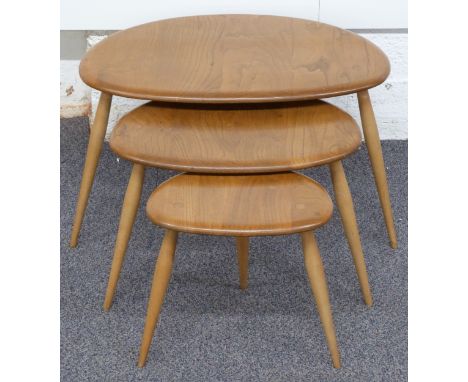 Ercol nest of three light elm pebble tables with visible joints, largest 40 x 66 x 46cm&nbsp;